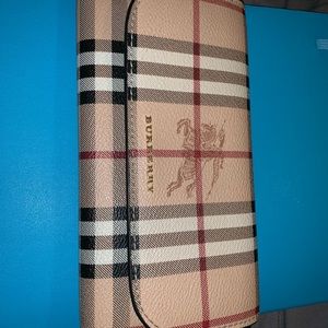 💯 Authentic Burberry Haymaker Wallet